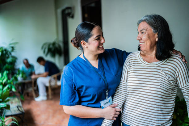 Les services essentiels offerts par les agences d’aide à domicile à Bron pour favoriser le maintien à domicile des seniors