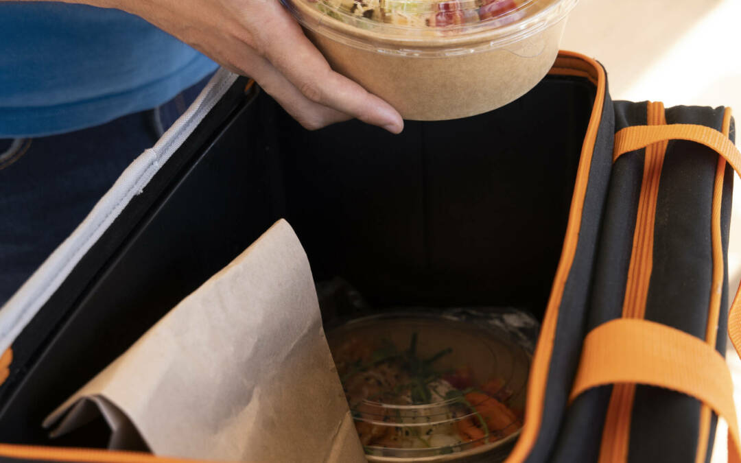 Le portage de repas à domicile par PROSENIORS