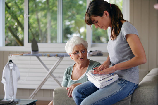 Comment choisir une aide à domicile à Langon de confiance pour une personne âgée ?