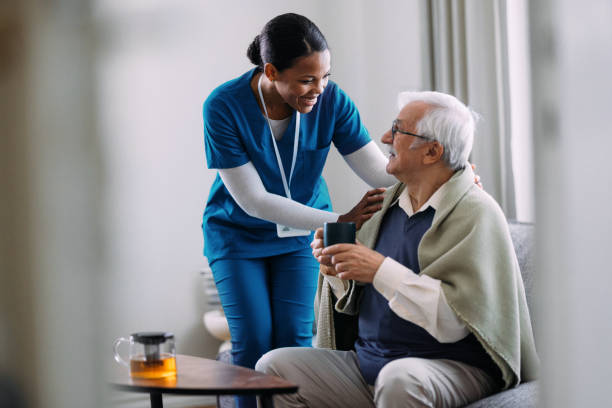 Quels professionnels travaillent dans une agence de soins à domicile à Gradignan ?